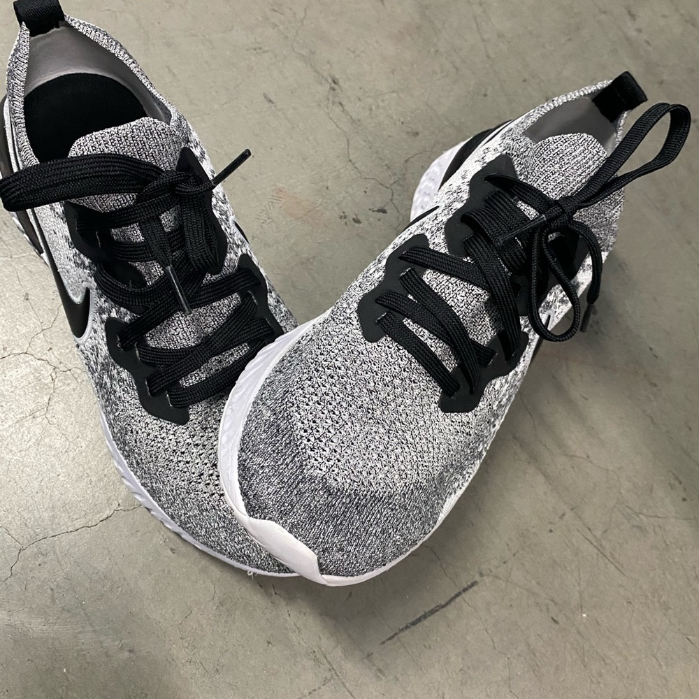 Athletic shoes - Picture 4 of 4